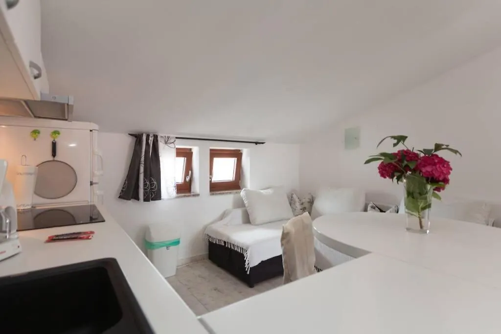 Sea View For 2 Apartment Rovinj